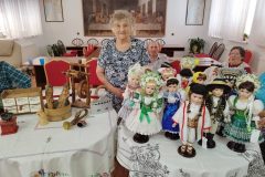 ukážka zberateľských bábik v tradičných krojoch jendotlivých slovenských regiónov