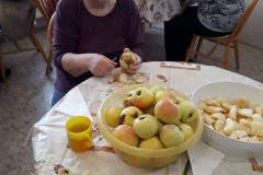 Strúhanie jabĺk