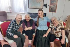 Spomienková terapia - tradičné ľudové odevy